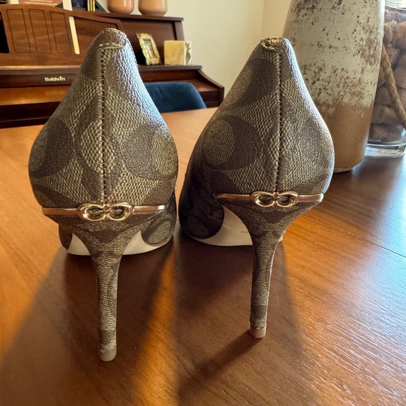 Coach Wiley Sig Pump - Picture 1 of 5